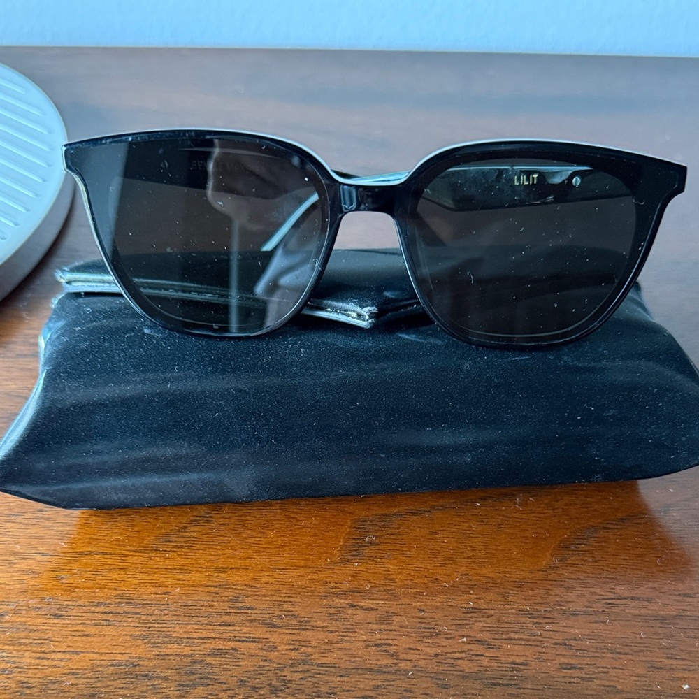GENTLE MONSTER Black Sunglasses